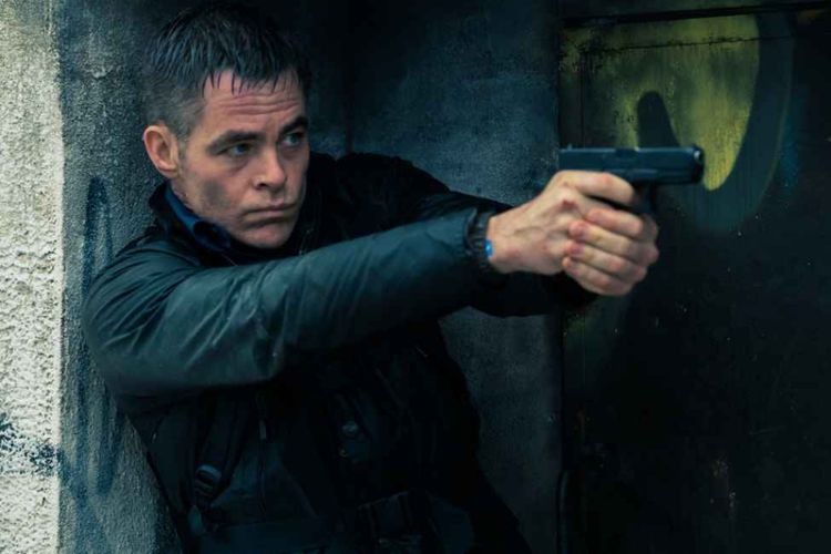 Trailer Film The Contractor Perlihatkan Aksi Pelarian Chris Pine dari Pasukan Bayangan