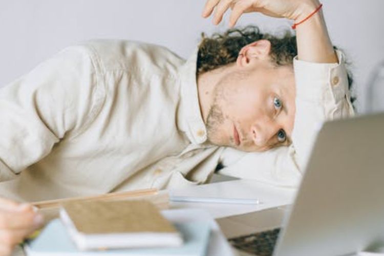 Sering Merasa Burnout? Hati-Hati, Bisa Jadi Itu Tanda High Functioning Depression