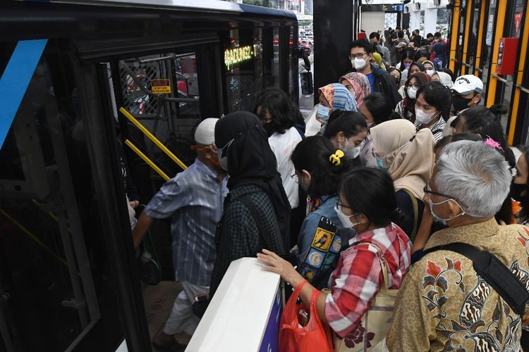 46 Halte TransJakarta akan Direvitalisasi Biar Penumpang Gak Menumpuk, Anggarannya Rp600 M