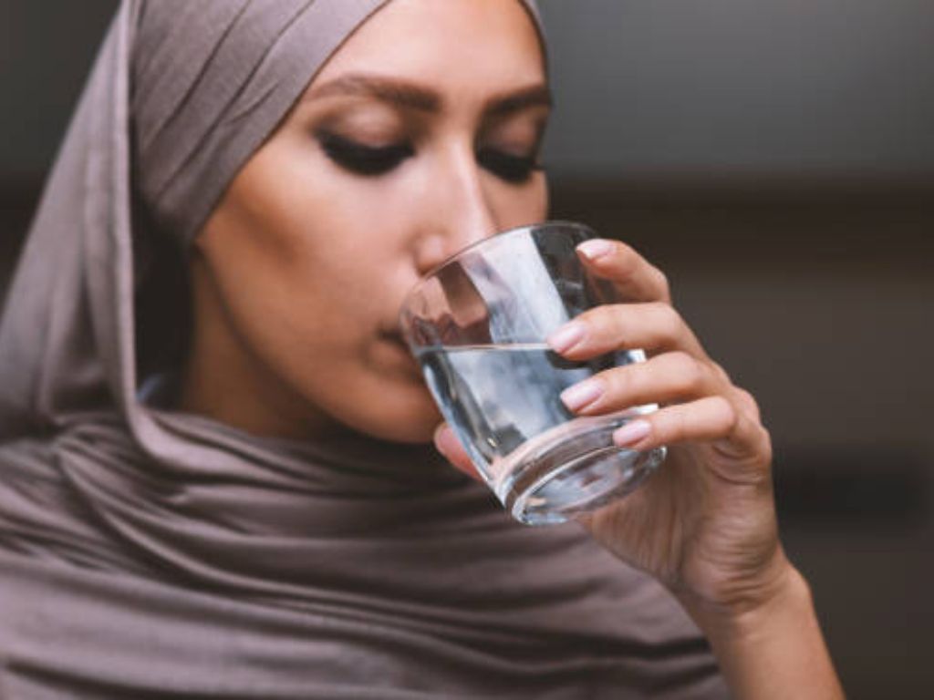 Jangan Biasakan Sahur hanya Minum Air Putih, Ini Sederet Bahaya yang Mungkin Terjadi