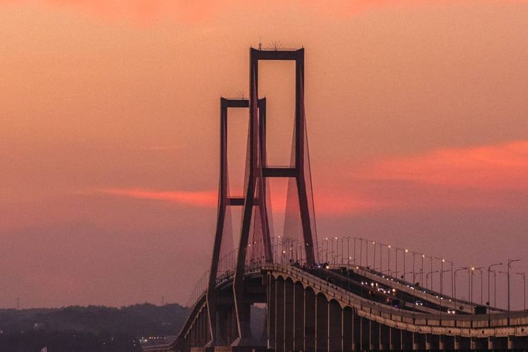Sederet Fakta Jembatan Suramadu si Ikon Jawa Timur