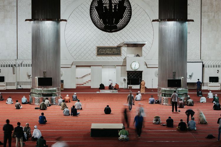 Niat Sholat Tarawih dan Witir Berjamaah atau Sendiri, Lengkap!