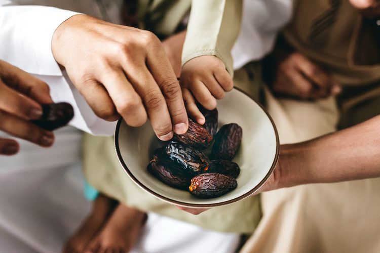 Alasan Kurma Bagus Disantap saat Berbuka Puasa: Mengenyangkan dan Bantu Atasi Sembelit