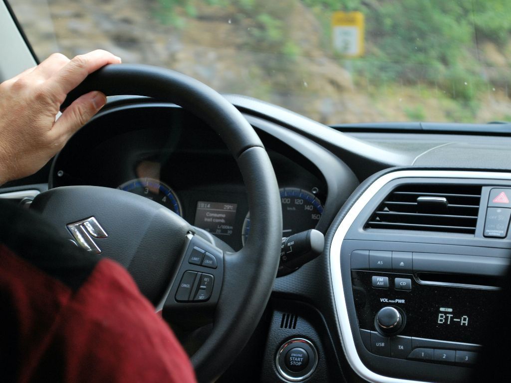 Ini Alasan Mobil Sering Mati di Perlintasan Kereta Api