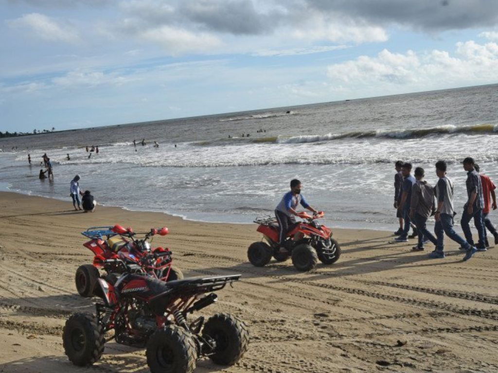 7 Pantai Terindah Dekat Jakarta: Liburan Singkat Rasa di Luar Negeri!