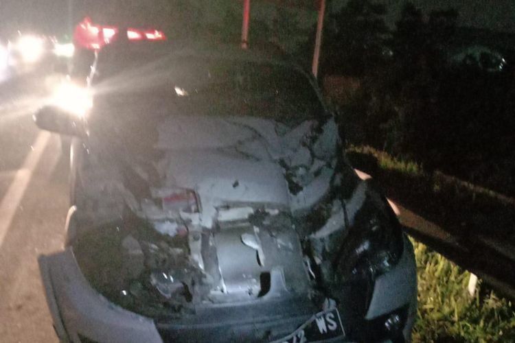 Gegara Sopir Panik, Sebuah Mobil Tabrak 2 Truk di Gerbang Tol Cikupa