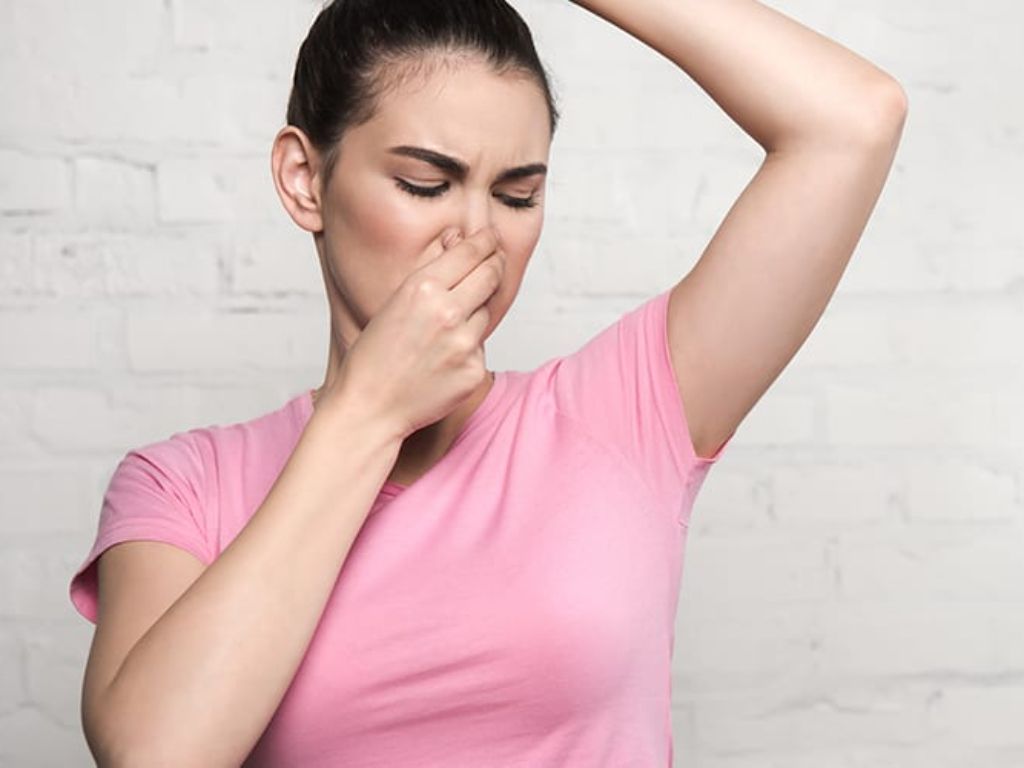Bau Badan Tak Kunjung Hilang? Ini Cara Atasi Bau Badan Ampuhnya!