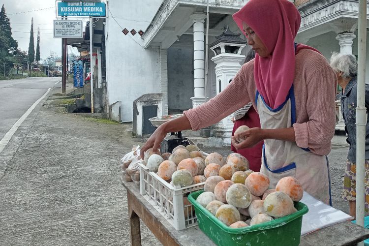 Wow! Jual Kesemek 1 Kuintal Sehari Sampai Ekspor ke Luar Negeri, Omzetnya Segini!
