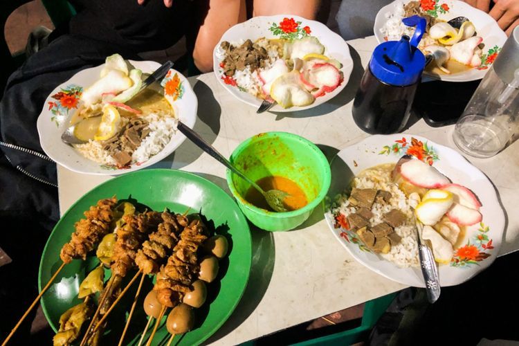5 Aktivitas Seru Menjelajahi Semua Kuliner Viral di Blok M Gak Pakai Repot