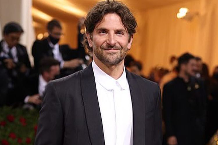 Bradley Cooper Buka Suara Soal Rumor Operasi Plastik, Ini yang Sebenarnya Terjadi