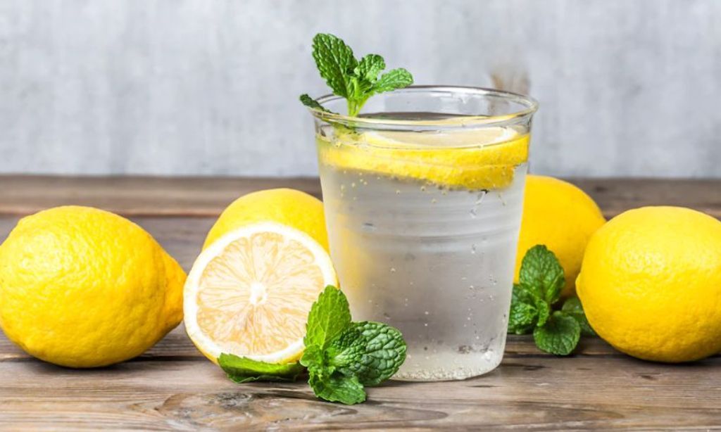 Hati-hati, Salah Minum Air Lemon Bisa Bikin Asam Lambung Naik, Ini Aturannya!