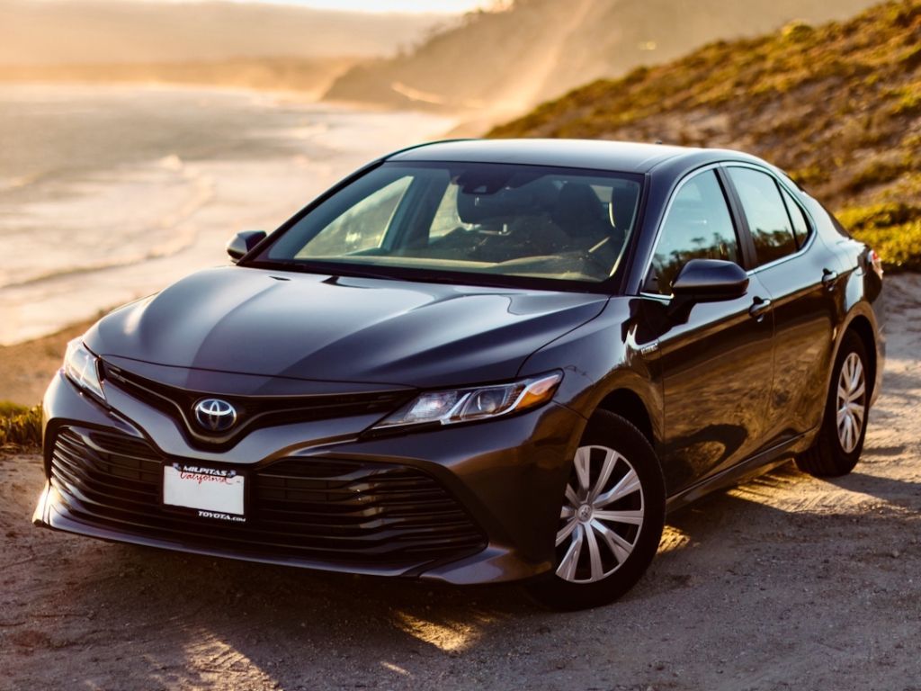 Mengulik 5 Kelebihan Toyota Camry HEV Terbaru yang Tampil Mewah dan Berwibawa!
