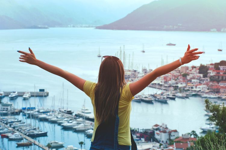 7 Puisi Singkat Tentang Danau yang Bikin Hati Adem dan Pikiran Tenang
