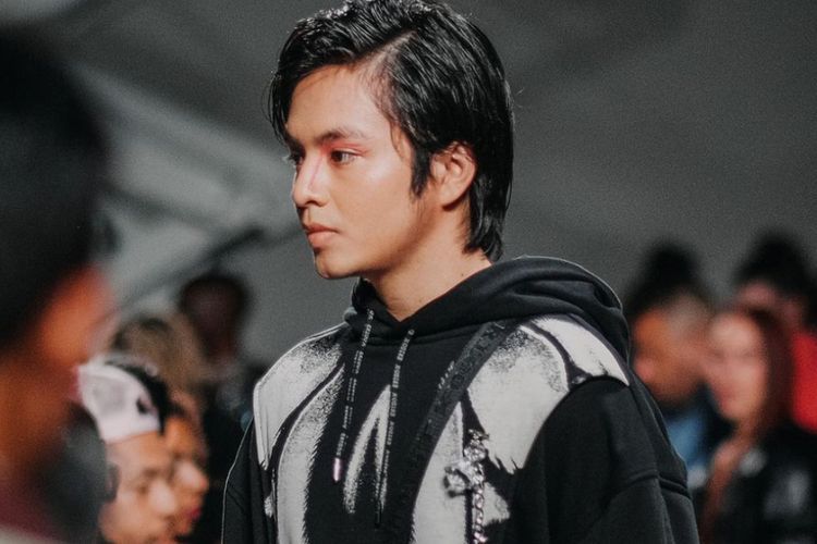 Gaya Keren dan Paras Tampan Angga Yunanda di New York Bikin Cewek-cewek Melting