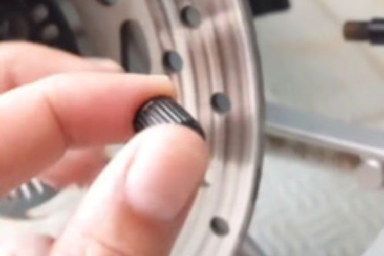 5 Penyebab Angin Ban Motor Berkurang Terus Padahal Gak Bocor, Simak Penjelasan Lengkapnya!