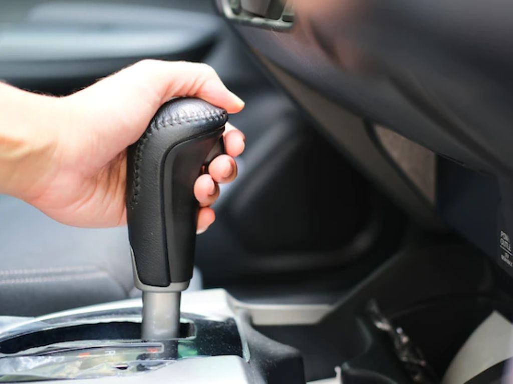 Jarang Dilirik, Ini 5 Kelebihan Transmisi Mobil AT Dibanding CVT yang Harus Kamu Pahami!