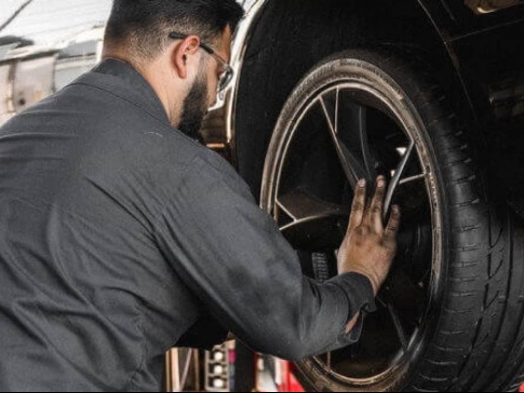6 Faktor Penyebab Terjadinya Aquaplanning Mobil yang Harus Dipahami Supaya Gak Tergelincir!