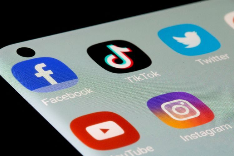 Inggris Pertimbangkan Regulasi Wajibkan Media Sosial Prioritaskan Sumber Berita Terpercaya