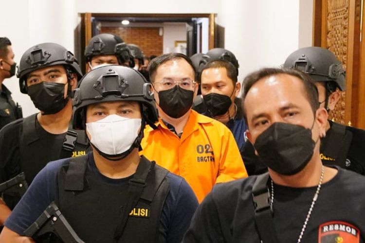 Foto-foto Penampakan Apin BK Bandar Judi Online Kelas Kakap Diringkus, Buron ke Singapura