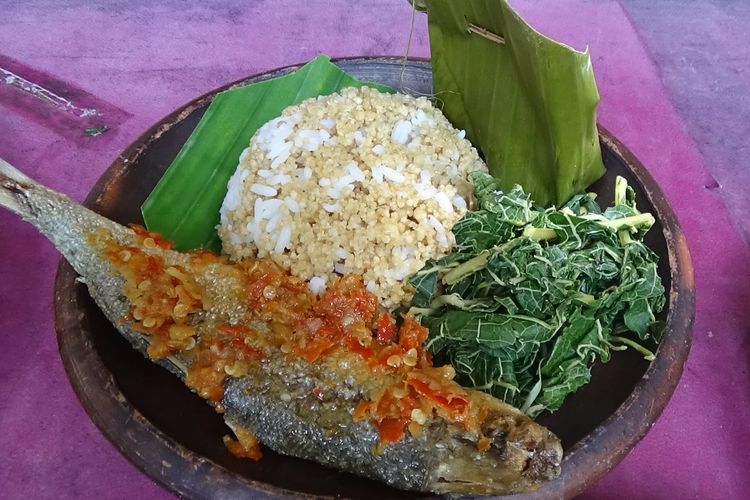 Nasi Tiwul Sambel Bawang di Gubuk Ini Enaknya Ngangenin, 3000 Porsi Ludes Per Minggu!
