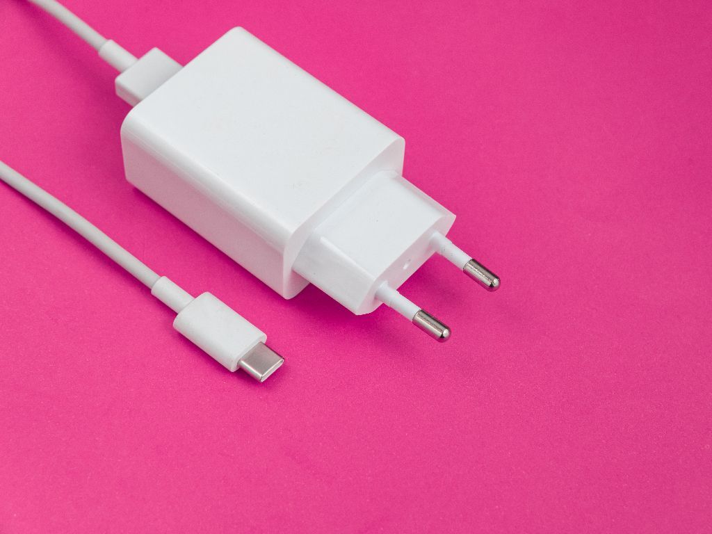 Rekomendasi Charger 3-in-1 Apple Terbaik: Solusi Praktis Mudik Lebaran 2026 Tanpa Ribet!
