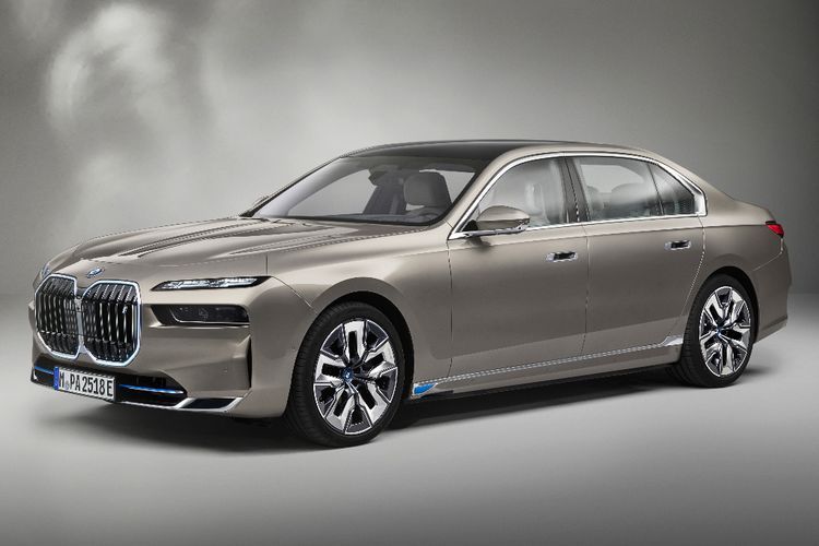 Jelang Beijing Auto Show, BMW Siapkan i7 dengan Wajah Baru