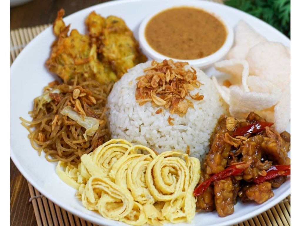 17 Ide Nama Usaha Nasi Uduk Kekinian, Biar Dagangan Kamu Makin Viral dan Laris Manis!