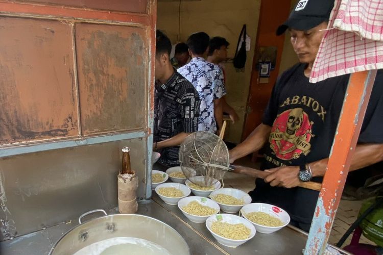 Rekomendasi 4 Warung Bakmi Enak dan Selalu Laris, Ada yang Habiskan 50 Kg Mie Sehari!