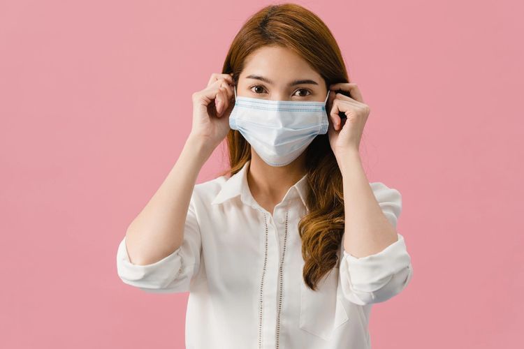 Efek Buruk Pakai Masker Basah, Bisa Timbul Maskne hingga Hambat Sirkulasi Udara!