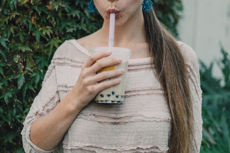 Minuman Favorit Anak Muda, Tapi Sehat Nggak Sih? Ini Fakta Dibalik Minuman Boba yang Jarang Disadari!