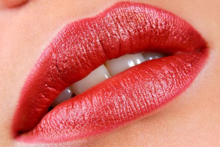 7 Warna Lipstik yang Membuat Wajah Cerah dan Tampak Lebih Segar