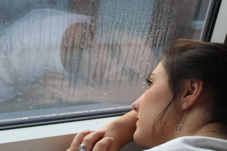 12 Puisi tentang Hujan yang Sedih dan Romantis, Singkat Bermakna!