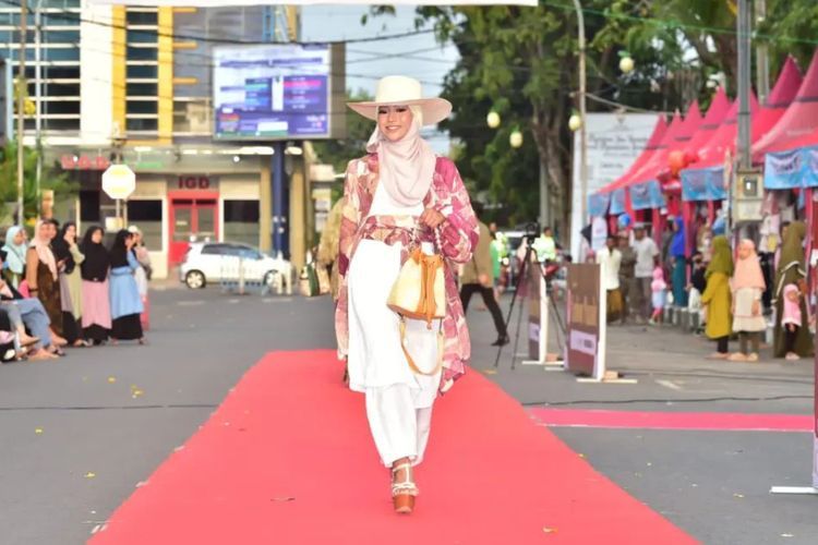 Dekranasda Lamongan Gelar Fashion Parade Busana Muslim di Bulan Ramadan