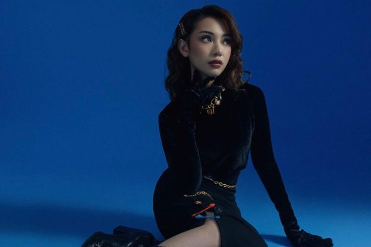 Terjebak Hubungan Tanpa Status, Angie Zelena Ungkap Bingung dan Sakit di Lagu Bulan Penuh