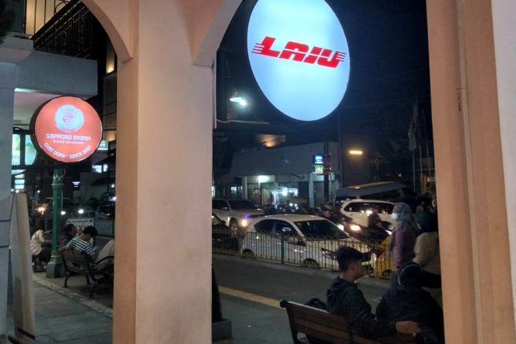 Laju Kopi, Tempat Ngopi Asyik dengan Pemandangan Kereta dan Jalanan Kota Jogja