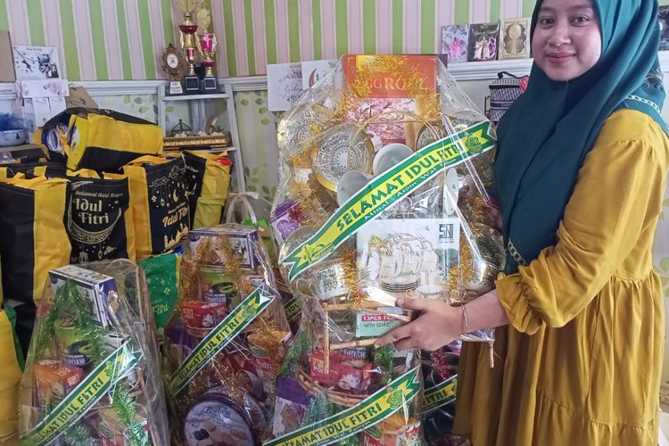 Berkah Ramadan, Pengrajin Parcel di Mojokerto Kebanjiran Orderan, Capai Ratusan Pesanan