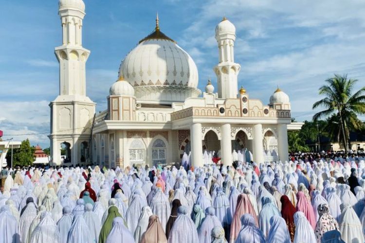 Hukum Mandi Sebelum Salat Idul Fitri, Wajib atau Sunnah?