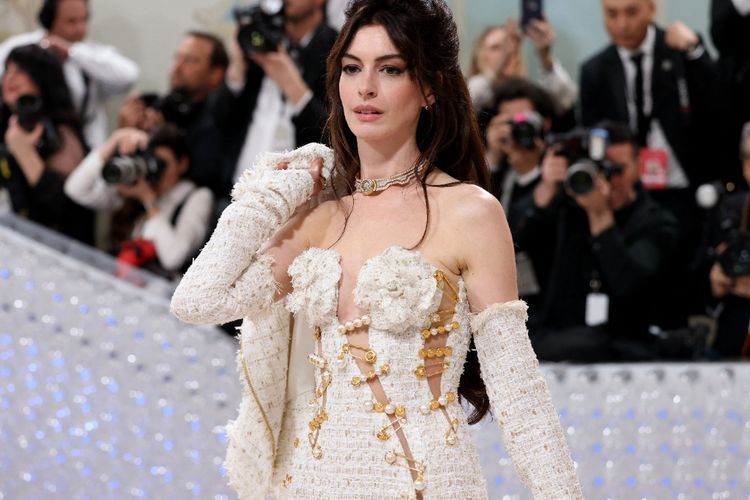 Pernah Depresi, Anne Hathaway Pilih Hadapi Masalahnya dengan Berani