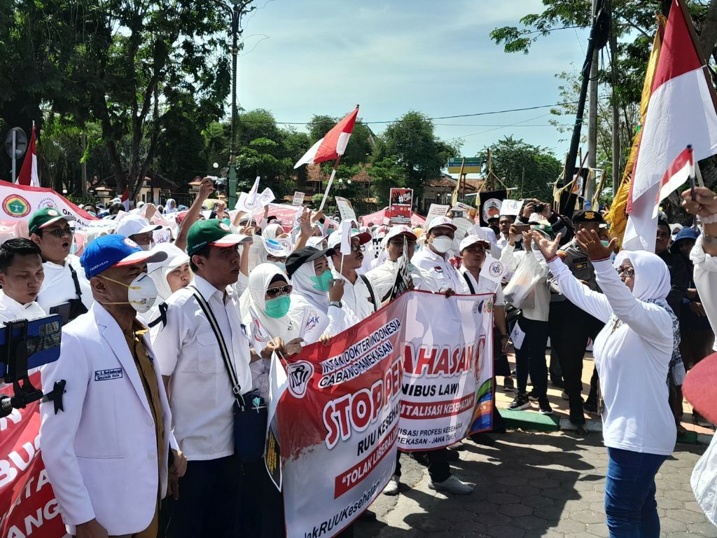 Demo Minta Naik Gaji, 249 Nakes di Manggarai Malah Dipecat Bupati