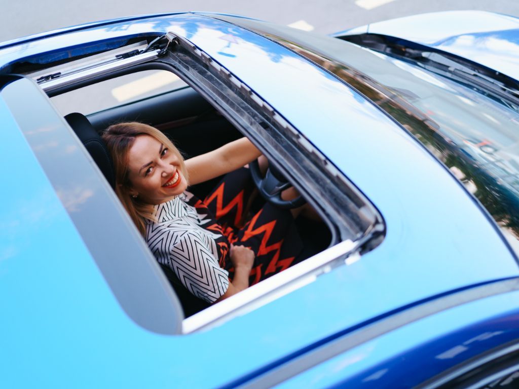 Sering Diperdebatkan, Seberapa Penting Fitur Sunroof di Mobil Kekinian? Ini 5 Hal yang Harus Dipahami!