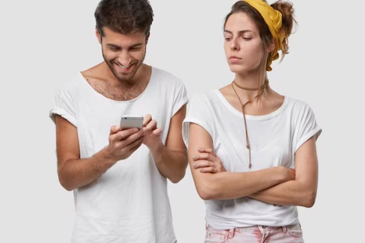 Kamu Mudah Cemburu? Yuk Intip Cara Agar Gak Jadi Pacar yang Cemburuan!