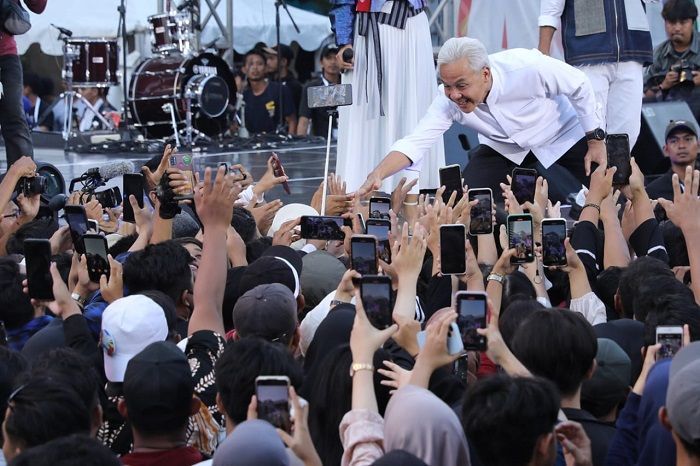 Bantu Warga Dapatkan Air Bersih, Ini yang Dilakukan Relawan Ganjar di Dusun Ciawitali