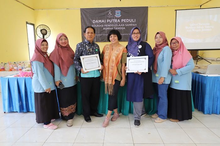 Damai Putra Group Berikan Pelatihan Pembuatan Sabun dari Minyak Jelantah ke Warga Tangsel