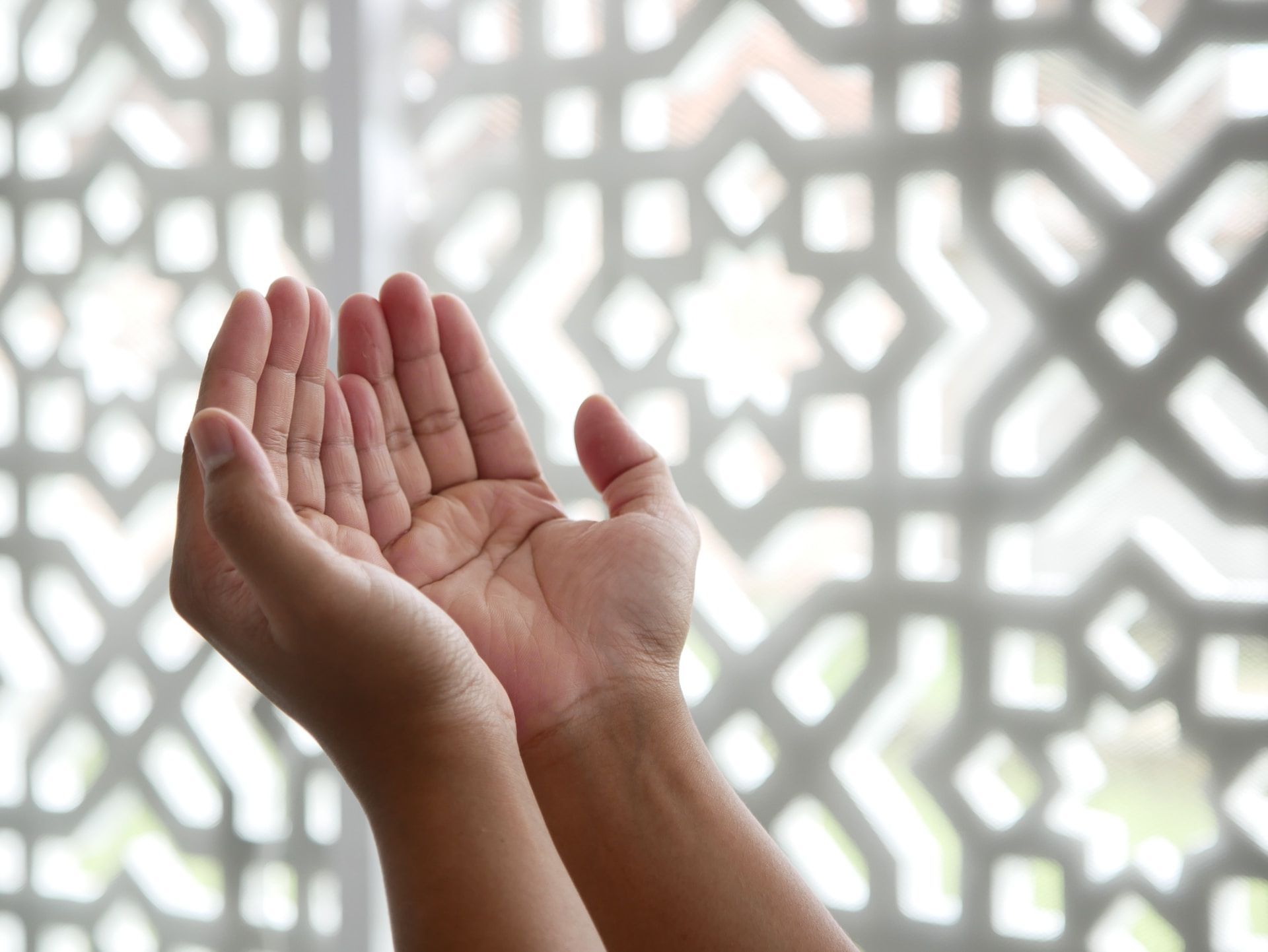 Doa Saat Dalam Kesulitan Rezeki: InsyaAllah Dimudahkan dan Berkah