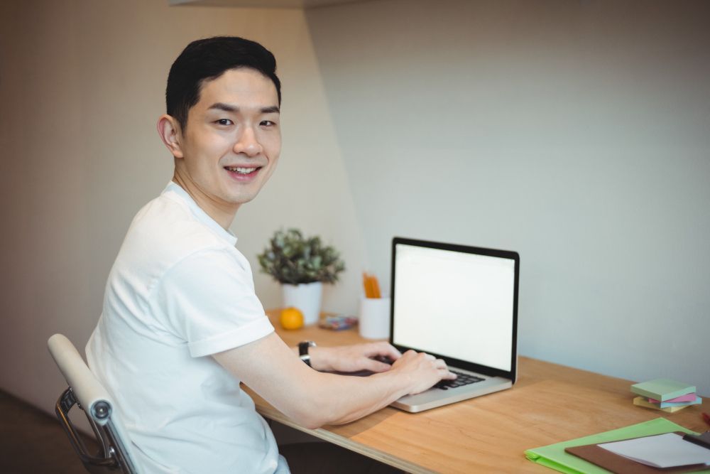 Apa Itu Kerja Remote? Simak Penjelasan dan Keuntungannya yang Harus Kamu Ketahui!