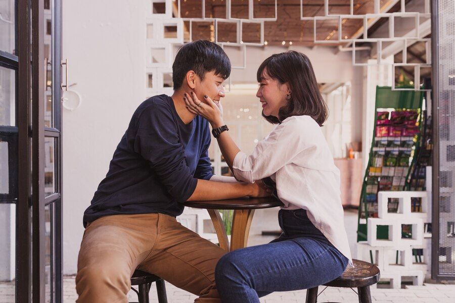 51 Kata-Kata Minta Maaf ke Pacar Bikin Hati Dia Luluh Jadi Romantis Kembali