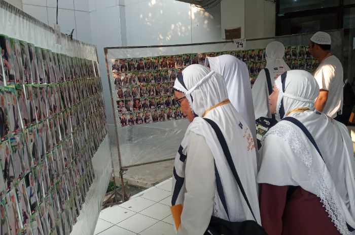 Berkah Musim Haji, Tukang Foto di Asrama Haji Boyolali Ini Panen Cuan