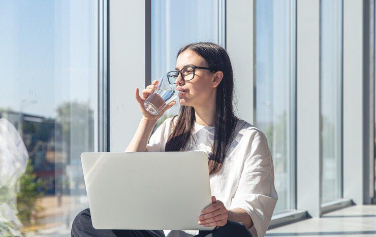 Ini 5 Alasan Kenapa Minum Air Hangat Bisa Bikin Tubuh Lebih Sehat