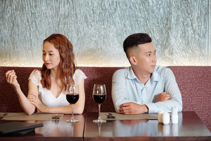 6 Cara Mengatasi Hening dan Canggung Saat Kencan, Ampuh!