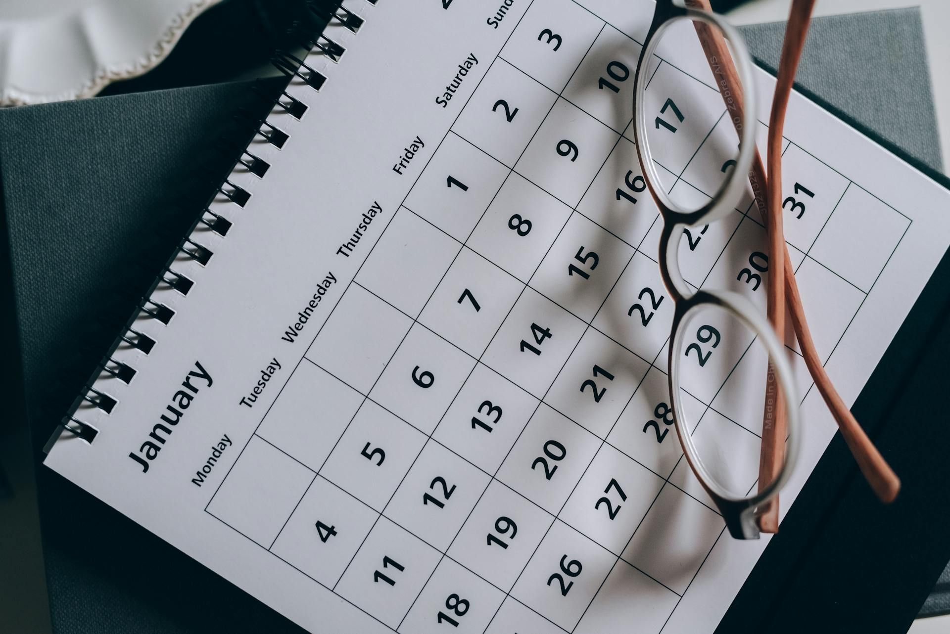 12 Kalender 2025 Lengkap dengan Tanggal Merah dan Cuti Bersama
